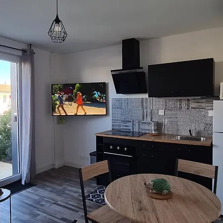 Le Petit Herisson Joli Au Rez-de-jardin A *