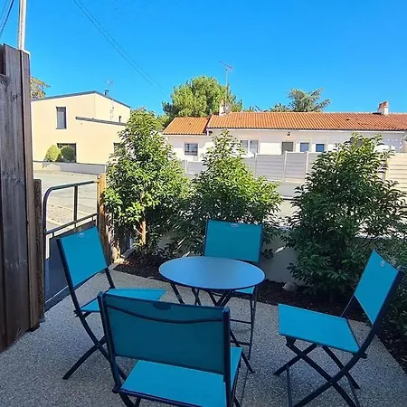 Le Petit Herisson Joli Au Rez-de-jardin A *